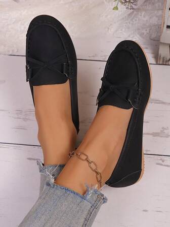 Fall/Winter New Plus Size Versatile Round Toe Slip-On Loafers, Comfortable Non-Slip Casual Driving Shoes, Handmade Patchwork Solid Color Flats, Suitable For Daily Commute, Shopping, Vacation, Black Leather With Bow Decor, Simple & Elegant Casual Shoes For Women,Sneakers For Women