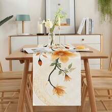 秋季花卉桌旗，奶油色背景上优雅的橙色花朵和叶子印花，秋季餐桌装饰，适合餐厅、秋季聚会和农舍家居装饰