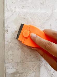 1个便携式多用途刮刀，不伤表面，玻璃胶刮刀，地板和瓷砖粘合剂去除剂，标签贴纸去除工具，轻松去除墙漆、贴纸，轻松去除玻璃、瓷砖、地板上残留的胶印，表面无划痕！适用于厨房、浴室 - 橘色 - 查看 4