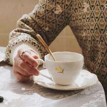 1 Cup & 1 Saucer Tulip Cup & Saucer Set, 220ml French Tulip Bone China Tableware, Lightweight Vintage Cute Floral Cup & Saucer, Underglaze Painted Bone China Coffee Cup & Saucer, Suitable For Home, Gifts, Ramadan, Christmas, Valentine's Day, All Seasons