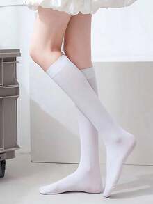 1 par de meias femininas brancas confortáveis, macias, versáteis, modernas, casuais para o dia a dia, estilo universitário
