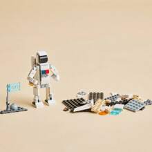 LEGO Creator 三合一航天飞机拼装玩具，适合儿童，适合 6 岁及以上男孩和女孩的创意礼物，可将此航天飞机玩具拼装和重建成宇航员形象或宇宙飞船，31134，圣诞节礼物 - 31134 - 查看 4