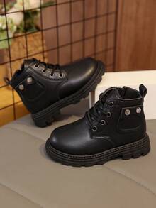 1 双黑色柔软舒适 PU 皮靴，适合幼儿和儿童，前系带，侧拉链，圆头，软底，侧袋装饰，时尚可爱，适合男孩和女孩休闲、派对、校服，秋冬 - 黑色 - 查看 4