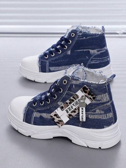 1 双多功能高帮休闲鞋，时尚舒适的户外运动跑步鞋