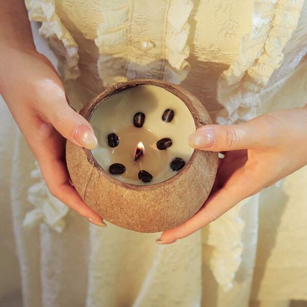 1pc Premium Coconut Milk Scented Soy Wax Candle In Coconut Shell Shape For Study, Bathroom, Desk And Room Decor - Unlit With Soft Mellow Aroma, Perfect As Birthday, Holiday And Festival Souvenir Or Gift For Friends, Couples And Women - Ideal For Autumn, Winter Celebrations And Home Decoration