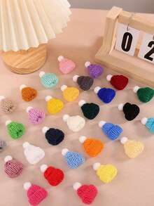 20 szt. - Miniaturowe ozdoby na czapeczki z włóczki, Miniaturowa dzianinowa czapeczka świąteczna, Miniaturowe dzianinowe czapeczki imprezowe na dekoracje świąteczne, Dekoracja z kapsli od wina, Przyjęcie z okazji ujawnienia płci dziecka, Wieczór panieński, Akcesoria do majsterkowania DIY, Żywe, świąteczne ozdoby materiałowe na choinkę, Dekoracje imprezowe - Zimowa Kraina Czarów, Najlepsze prezenty urodzinowe