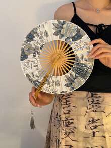 1 件个性化手持折扇，专为女性设计的精美折扇，带流苏的圆形折叠手扇，经典中国手工便携式贝壳扇形冷却风扇，扇面上随机分布的花朵图案，时尚配饰、夏季配饰、艺术配饰，适用于母亲节、圣诞节、舞蹈练习、朋友礼物、毕业典礼礼物、奖品等。