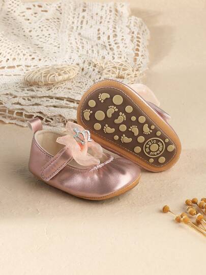 1 双女童 PU 纯色蝴蝶结钩环设计时尚可爱公主鞋，适合春秋季