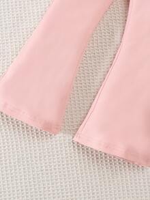 Set de 2 piezas para niñas con camiseta de manga larga de punto con estampado de mariposa y pantalón acampanado rosa, adecuado para usar al aire libre o diariamente en otoño