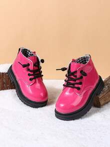 زوج من الأحذية الخارجية الكاجوال الأنيقة للفتيات الرضع في الخريف، مريحة وقوية وبسحاب جانبي بدون بطانة من الفرو