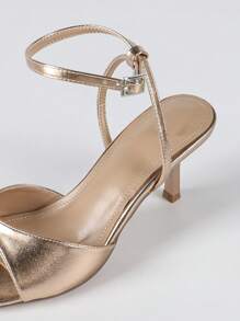 Sandales à talons mi-hauts pointues en PU doré rayé, élégantes et vintage. Chaussures de soirée, de bureau, de mariage et de plein air confortables. Convient pour l'été, l'automne et le printemps