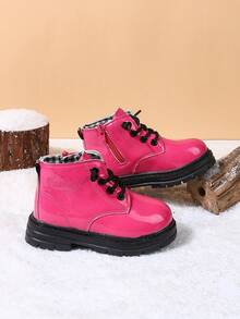 زوج من الأحذية الخارجية الكاجوال الأنيقة للفتيات الرضع في الخريف، مريحة وقوية وبسحاب جانبي بدون بطانة من الفرو