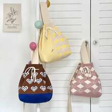 Women Shoulder Bags - 黑白斜條C字紋 - 查看 4