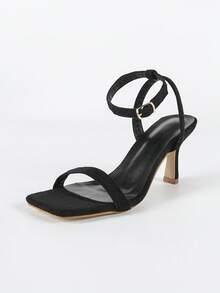 Sandales à talons hauts noires à bride à la cheville et bout carré, design minimaliste à bride de couleur unie avec talon stiletto. Sandales d'été légères et confortables, convenant pour les soirées, les vacances et les déplacements. Talons hauts sexy à bout carré - Noir - Voir 7