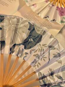 1 件个性化手持折扇，专为女性设计的精美折扇，带流苏的圆形折叠手扇，经典中国手工便携式贝壳扇形冷却风扇，扇面上随机分布的花朵图案，时尚配饰、夏季配饰、艺术配饰，适用于母亲节、圣诞节、舞蹈练习、朋友礼物、毕业典礼礼物、奖品等。