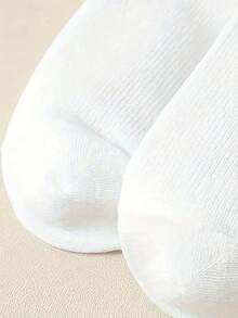 1 par de meias femininas brancas confortáveis, macias, versáteis, modernas, casuais para o dia a dia, estilo universitário