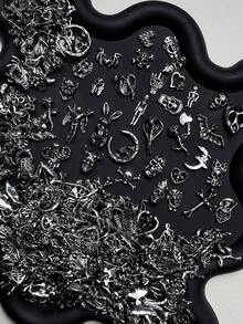 50/100/200/500 pezzi Decorazioni per unghie in lega nera retrò stile gotico punk, con teschi 3D, croci, mani, pipistrelli, cuori, ragni, fiori, serpenti, demoni, scheletri, conigli, ossa, adatti per unghie acriliche, custodie per telefoni, scarpe, borse, forniture per unghie, regali fai-da-te per ragazze