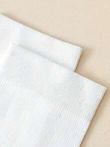 1 par de meias femininas brancas confortáveis, macias, versáteis, modernas, casuais para o dia a dia, estilo universitário