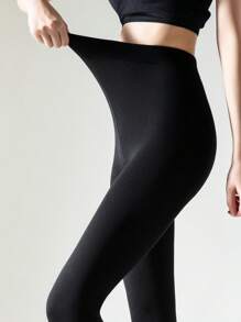 1双女士黑色保暖内衬紧身裤，弹力修身毛绒打底踩脚裤，适合春秋季穿着，舒适保暖