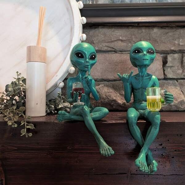 Alien Beer Drinking Statue, Funny Alien Statue, Halloween Decoration, Fun And Humorous Space Decor, Green Alien Holding A Mug, Perfect For Desk Or Shelf Display, Ideal Gift For Sci-Fi Fans, Exquisite Craftsmanship, Quirky Alien Design, Sci-Fi Room Decoration, Alien Decor, Shelf Novelty Item, Playful Design, Resin Craftsmanship,