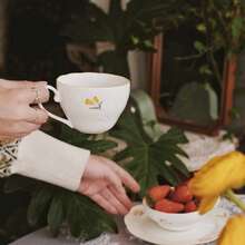 1 Cup & 1 Saucer Tulip Cup & Saucer Set, 220ml French Tulip Bone China Tableware, Lightweight Vintage Cute Floral Cup & Saucer, Underglaze Painted Bone China Coffee Cup & Saucer, Suitable For Home, Gifts, Ramadan, Christmas, Valentine's Day, All Seasons