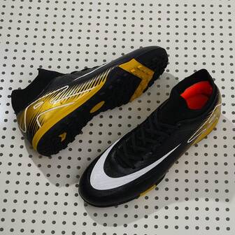 1 双高帮足球鞋，适合成人、学生和青少年，户外竞技运动，防滑耐磨，适用于人造草坪、沙地、天然草坪和室内球场，系带设计，男女皆宜