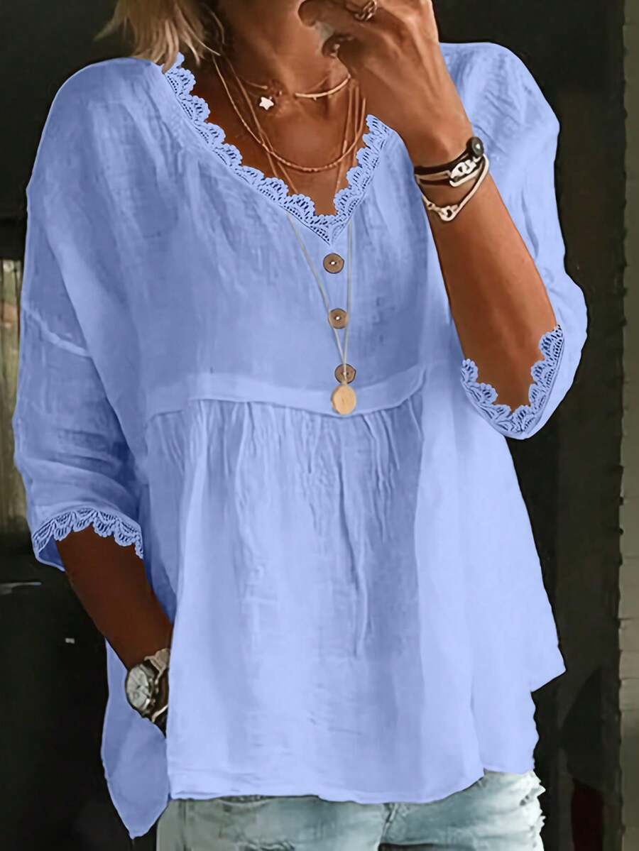 Damska bluzka casualowa z dekoltem w serek i koronkowym wykończeniem – poliestrowa, jednokolorowa, dla dorosłych, z koronkowym wykończeniem, regularny krój, kolekcja wiosna/lato