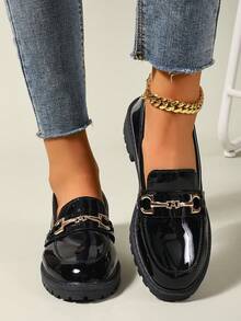 女士黑色皮革乐福鞋，粗跟，一脚蹬，金属扣装饰，亮面，休闲牛津鞋，适合春季、秋季和所有季节