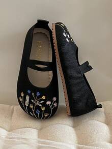 "1 Pair Of 2025 All-Season Must-Have Black Girls' Mary Jane Shoes - Cool Black Double-Sided Knitted + Secret Spot Embroidery Elastic Quick-Click Anti Armor Sole Round Toe Thick Heel Dark Forest Style Children's Flat Shoes For 5-12 Years Old Halloween/Party/School Commuting Shoes!" " - 黑色 - 查看 2
