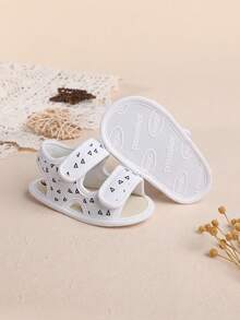 1 par de sandalias planas, transpirables y con diseño de para niños, con estampado de unicolor y malla, adecuadas para uso en interiores en verano