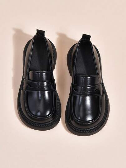 1 Pair Children's Casual Shoes, Retro Loafer Style, Suitable For Various Occasions, Commuting And Leisure Wear, Made Of Glossy Leather Material, Thick Sole Design For Moderate Height Increase And Foot Pressure Relief, Solid Black Color Matches Easily With Outfits