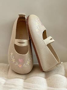 "1 Pair Of 2025 All-Season Must-Have Light Beige Girls' Mary Jane Shoes, Air-Knit + Small Flower Embroidery Elastic Buckle, Instantly Worn, Anti Toe Protection Sole, Round Toe Flat, Sweet And Soft Healing Style Children's Flat Shoes, 3-12 Years Old, Suitable For School, Party And City!" - Màu be - Xem 2