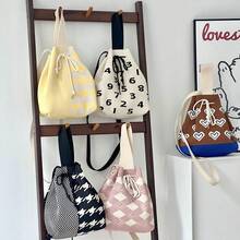 Women Shoulder Bags - 黑白斜條C字紋 - 查看 6