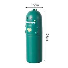 Hộp đựng bàn chải đánh răng du lịch hình khủng long - Có cốc và ngăn đựng kem đánh răng, màu xanh nhạt/xanh lá cây, hộp đựng đồ dùng phòng tắm nhỏ gọn, tay cầm tiện lợi, chất liệu nhựa ít gây kích ứng - Phù hợp cho thanh thiếu niên và người lớn - Quà tặng du lịch nha khoa dễ thương, hộp đựng đồ bền chắc. - Nhiều màu - Xem 12