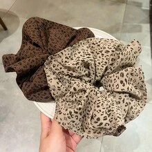 1个豹纹印花休闲涤纶发圈，适合所有季节，可作发绳、发圈、马尾辫发圈使用。 - 彩色 - 查看 6