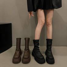 Botas femininas até o joelho