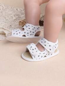 1 par de sandalias planas, transpirables y con diseño de para niños, con estampado de unicolor y malla, adecuadas para uso en interiores en verano