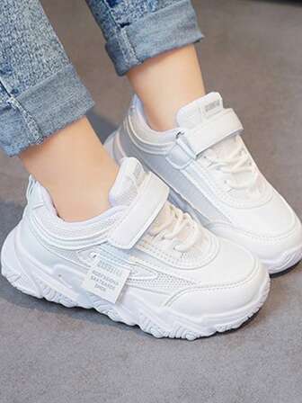 1 双儿童轻便透气网眼低帮休闲跑步运动鞋，适合春秋季