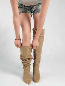 女士秋冬时尚过膝长靴，褶裥设计尖头高跟靴，卡其色，适合日常办公、商务、派对等场合，猫跟靴