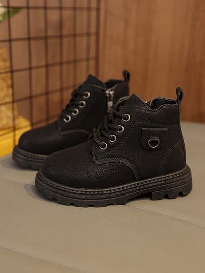 1 双幼儿男童/女童靴，纯色柔软 PU 材质，前系带和侧拉链设计，圆头软底，时尚保暖，适合宝宝日常穿着、上学、秋冬新款