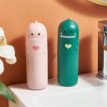 Hộp đựng bàn chải đánh răng du lịch hình khủng long - Có cốc và ngăn đựng kem đánh răng, màu xanh nhạt/xanh lá cây, hộp đựng đồ dùng phòng tắm nhỏ gọn, tay cầm tiện lợi, chất liệu nhựa ít gây kích ứng - Phù hợp cho thanh thiếu niên và người lớn - Quà tặng du lịch nha khoa dễ thương, hộp đựng đồ bền chắc. - Nhiều màu - Xem 4