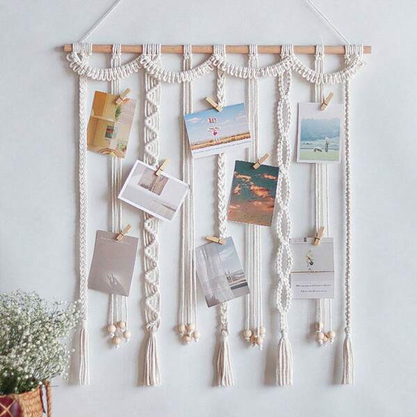 Boho Macramé Fotowandhanger met 20 clips - Hangende fotodisplay met kwastjes, fotodisplaybord voor prints, notities en haarspeldjes - Wand- en kamerdecoratie voor tuin, slaapkamer en huis | Cadeaus voor vrouwen, beste vriendinnen en verjaardagen | Kerstmis, Feestdecoratie (Highland Cow-thema)