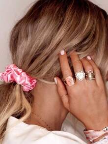 Pacote com 16 scrunchies de cetim para mulheres, mais macios que seda, ideais para o cabelo. Perfeitos para estilizar cabelos finos e grossos. Acessórios para cabelo, scrunchies e acessórios casuais para rabo de cavalo.