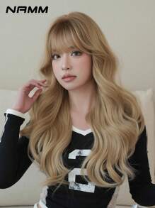 24 英寸金色长卷发女士假发 - 优雅蓬松假发，带刘海，外观自然，非常柔滑的合成耐热纤维全机发假发，适合女孩日常佩戴、音乐节派对特惠、角色扮演动漫使用 - 樱花庆典华丽派对街头穿着摄影使用 - 金色 - 查看 2