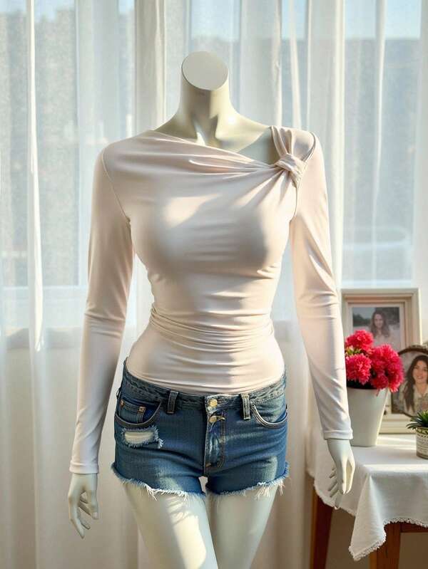 Blusa elegante de mujer con hombros descubiertos, color albaricoque