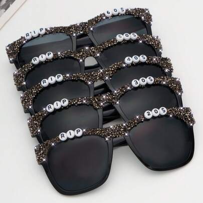 男士和女士黑色眼镜，个性化二十三四十眼镜，死亡对我的 20 多岁 30 多岁 40 多岁另类哥特式葬礼青年 30 岁 40 岁 50 岁 60 岁生日派对装饰纪念品礼物照片道具时尚、可爱、高品质定制、个性化、独特，是送给男朋友、女朋友、爸爸、妈妈、家人、朋友、儿子、女儿、学校学生、孩子的理想礼物，适合周年纪念、生日、学校、办公室、家庭