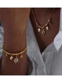 1 bucată de colier tip choker cu pandantiv rotund gol, din oțel inoxidabil, luxos și la modă, în formă de stea aurie, potrivit pentru plajă, cadouri de zi cu zi, petreceri și adunări, atât pentru bărbați, cât și pentru femei.