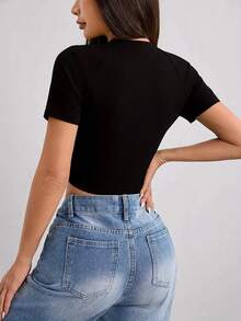 Women's Crop Top With Vibrant Yellow Star Print, Perfect For Casual Summer Outfits. Stylish And Comfortable Short Sleeve T-Shirt For Everyday Wear. Ideal For Beach, Street Style, Or Festivals. Embrace The Season With This  Top. Summer, Tee. - 黑色 - 查看 5