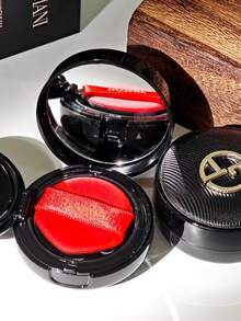 Giorgio Armani [Mini] LUMINOUS SILK PRIMA GLOW CUSHION #1 5g / The Maestro Of Silky Glow Perfection / The New Couture Cushion, The True-Skin Lasting Silky Glow With Smooth Silky Sensation. / Infused With Light-Reflective Faux Pearls That Capture And Diffuse Lights, It Reveals The Inner Glow Of Skin And Creates A True-Skin, Perfectly Flawless, Silky-Glow Finish. - #1 5g - View 4