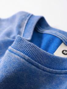 夏季男士休闲运动套装，包含宽松短袖T恤（做旧雪水效果）和松紧腰抽绳短裤，适合街头、户外、徒步、海滩等场合。 - 藍色 - 查看 5